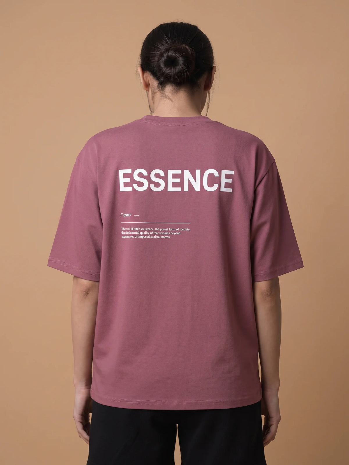 Plum oversized t-shirt, Unidentity Soul Oversized Tee, close-up back view of the white ESSENCE definition print worn by woman, sustainable fashion #color_plum